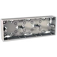 Монтажна коробка для відкритого монтажу тримісна Unica MGU8.006.25